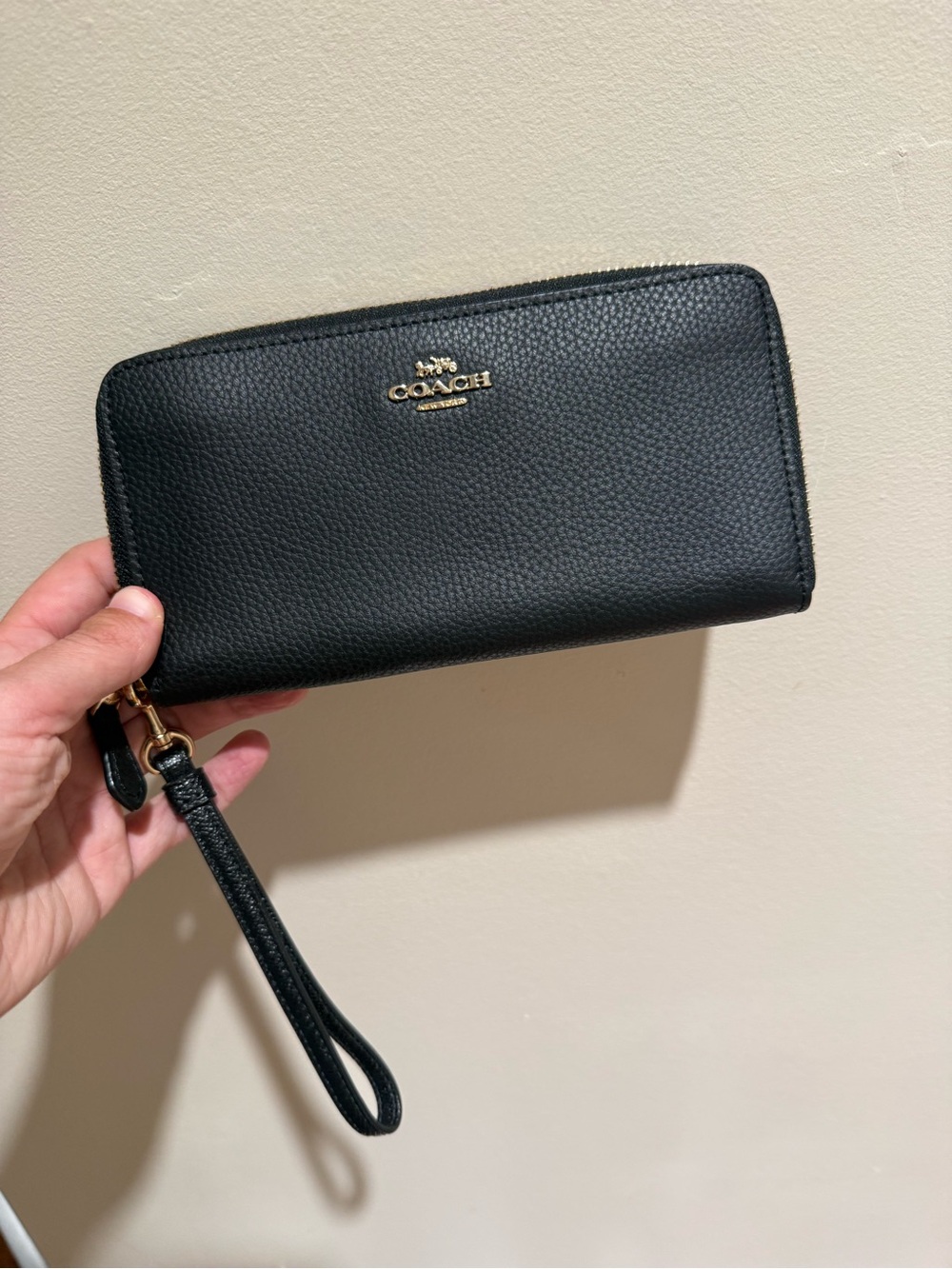 NWOT Coach Black Pebbled Leather Zip Around Continental Wallet Wristlet